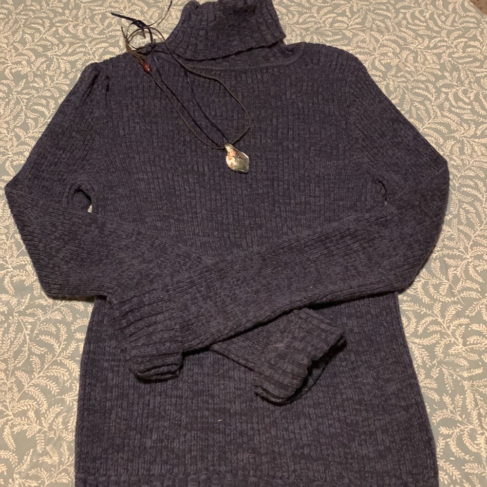 Sonoma Life Styles Navy Blue Turtleneck size small with indented grooves.